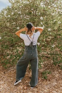 Easel TOPS THE NIXON MINERAL WASHED OVERALLS IN FADED NAVY