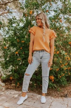 Les Amis THE MESA RUFFLE SLEEVE TOP IN MANGO
