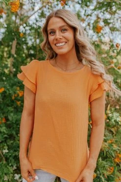 Les Amis THE MESA RUFFLE SLEEVE TOP IN MANGO