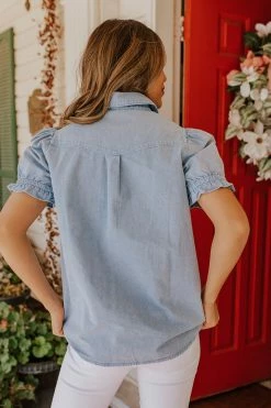 Blue B TOPS THE BOULEVARD BUTTON DOWN TOP IN WASHED BLUE