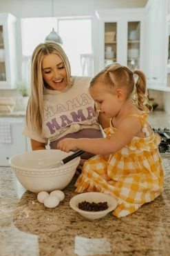 PD EXCLUSIVES THE MAMA IN THE MIDDLE TEE IN OATMEAL BY PINK DESERT