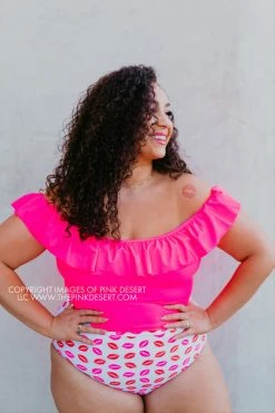 SASSY RED LIPSTICK X PINK DESERT RUFFLE MIDKINI IN VEGAS PINK