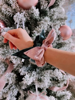 Two And Crew ACCESSORIES THE VELVET BOW SCRUNCHIE