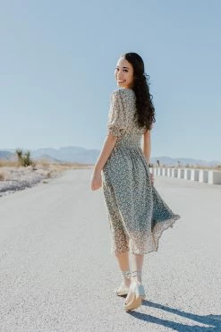 Lush THE GABBIE MIDI DRESS IN GREEN FLORAL