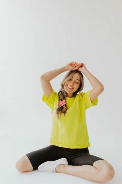 2.7 August Apparel TOPS THE NEON MOON SHORT SLEEVE TOP IN LIME