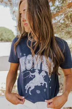 Honestee THE HOWDY GRAPHIC TEE IN NAVY