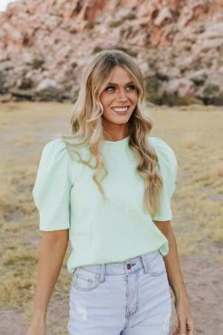 2.7 August Apparel TOPS THE MINNIE PUFF SLEEVE TOP IN MINT