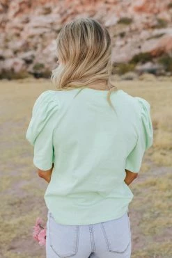 2.7 August Apparel TOPS THE MINNIE PUFF SLEEVE TOP IN MINT