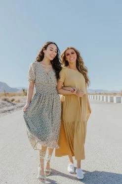 Lush THE GABBIE MIDI DRESS IN GREEN FLORAL