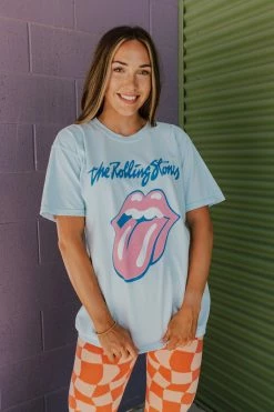 Illustrated Society THE ROLLING STONES GRAPHIC TEE IN LIGHT BLUE TOPS