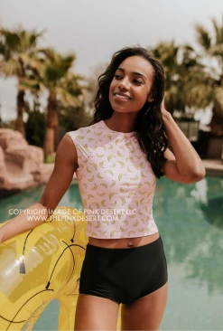 PINK DESERT CROPPED RASHGUARD SWIM TOP IN BUBBLEGUM BANANA