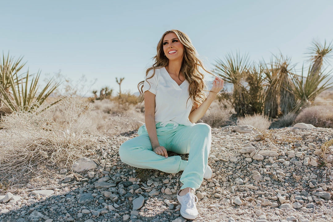 Trend Notes THE HUNTINGTON V NECK TOP IN IVORY TOPS 4 Trend Notes THE HUNTINGTON V NECK TOP IN IVORY TOPS