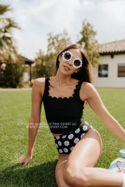 PINK DESERT SCALLOPED MIDKINI SWIM TOP IN BLACK