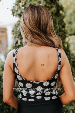 PINK DESERT SCALLOPED MIDKINI SWIM TOP IN LA LA DAISY