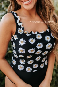 PINK DESERT SCALLOPED MIDKINI SWIM TOP IN LA LA DAISY