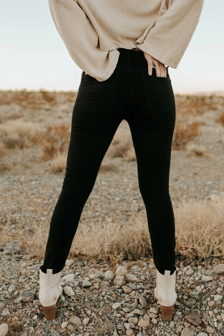 Eunina BOTTOMS THE SKINNY KNEE SLIT JEANS IN BLACK 10 Eunina BOTTOMS THE SKINNY KNEE SLIT JEANS IN BLACK