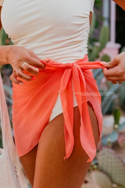 Ekouaer SWIM THE GLISTENING SAND SARONG IN ORANGE