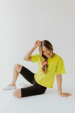2.7 August Apparel TOPS THE NEON MOON SHORT SLEEVE TOP IN LIME