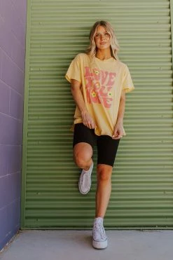 Style U TOPS THE RETRO LOVE YOU MORE DAISY TEE IN MUSTARD