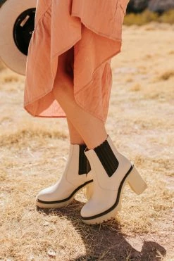 Oasis Society SHOES THE ANASTASIA ANKLE BOOTS IN BEIGE