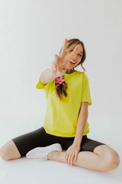 2.7 August Apparel TOPS THE NEON MOON SHORT SLEEVE TOP IN LIME