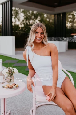 ONE SHOULDER BOW ONE PIECE IN RIBBED WHITE BY PINK DESERT