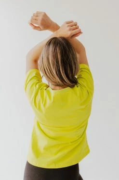 2.7 August Apparel TOPS THE NEON MOON SHORT SLEEVE TOP IN LIME