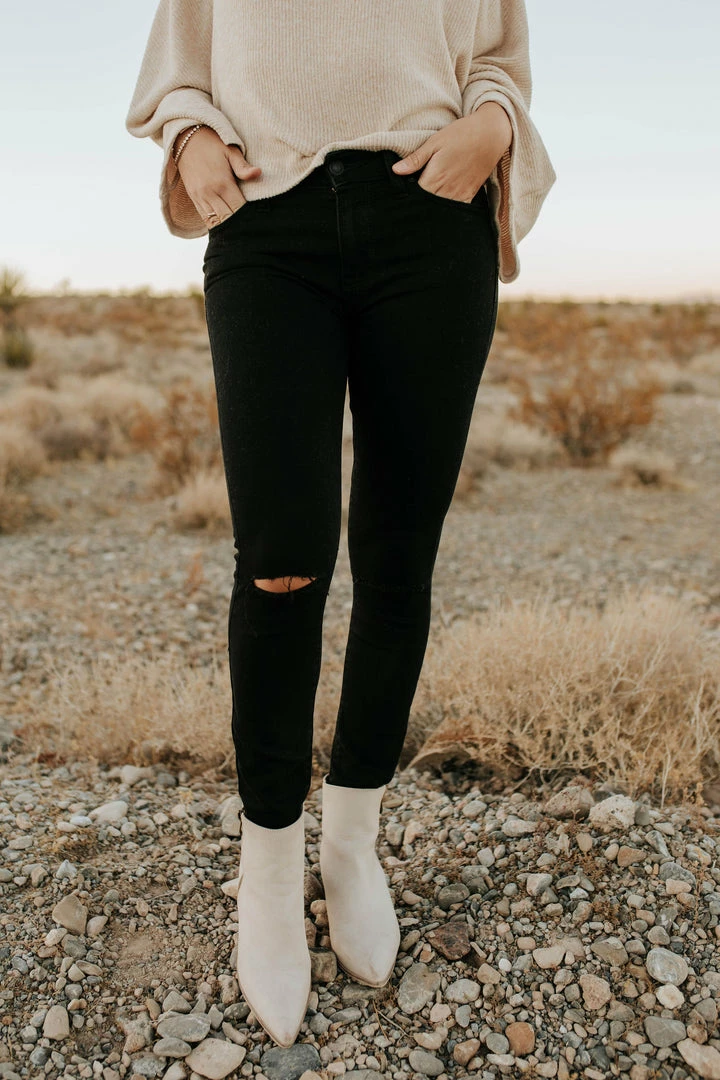 Eunina BOTTOMS THE SKINNY KNEE SLIT JEANS IN BLACK 7 Eunina BOTTOMS THE SKINNY KNEE SLIT JEANS IN BLACK