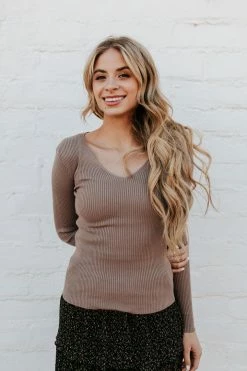 Active Basic THE BACK TO BASICS LONG SLEEVE TOP IN MOCHA