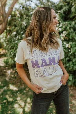 PD EXCLUSIVES THE MAMA IN THE MIDDLE TEE IN OATMEAL BY PINK DESERT