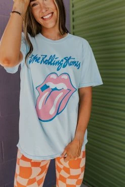 Illustrated Society THE ROLLING STONES GRAPHIC TEE IN LIGHT BLUE TOPS