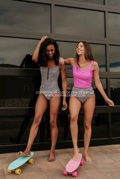 PINK DESERT SCALLOPED MIDKINI SWIM TOP IN NEON LILAC