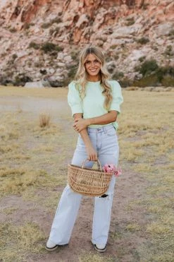 2.7 August Apparel TOPS THE MINNIE PUFF SLEEVE TOP IN MINT