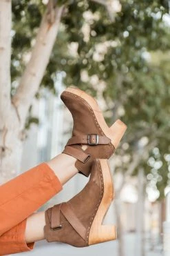 SHOES THE FREE PEOPLE BUNGALOW CLOG BOOT IN PORTOBELLO
