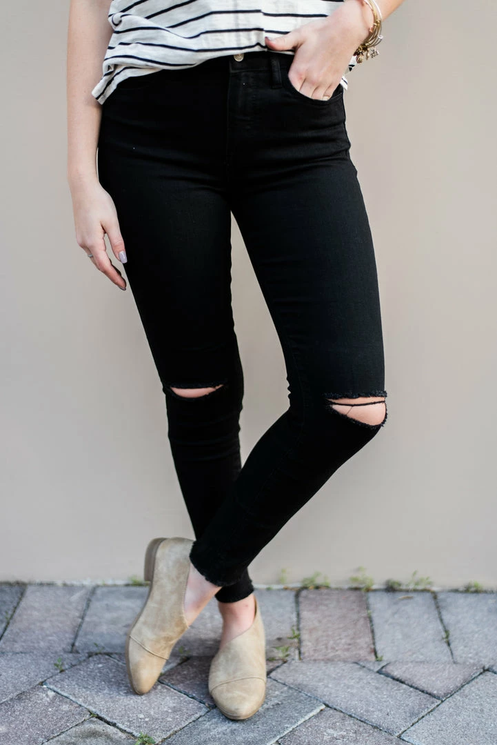 Eunina BOTTOMS THE SKINNY KNEE SLIT JEANS IN BLACK 12 Eunina BOTTOMS THE SKINNY KNEE SLIT JEANS IN BLACK