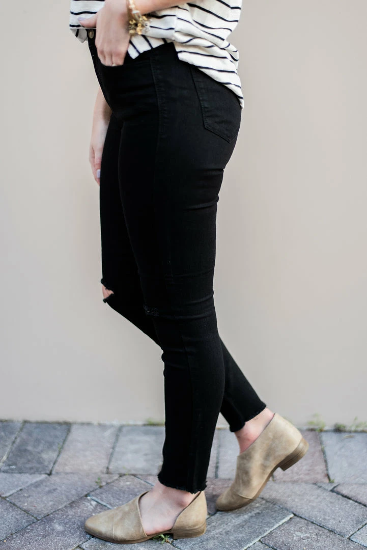 Eunina BOTTOMS THE SKINNY KNEE SLIT JEANS IN BLACK 15 Eunina BOTTOMS THE SKINNY KNEE SLIT JEANS IN BLACK