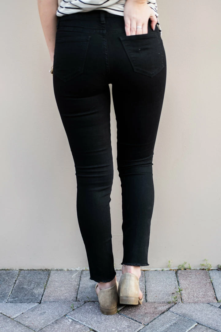 Eunina BOTTOMS THE SKINNY KNEE SLIT JEANS IN BLACK 16 Eunina BOTTOMS THE SKINNY KNEE SLIT JEANS IN BLACK