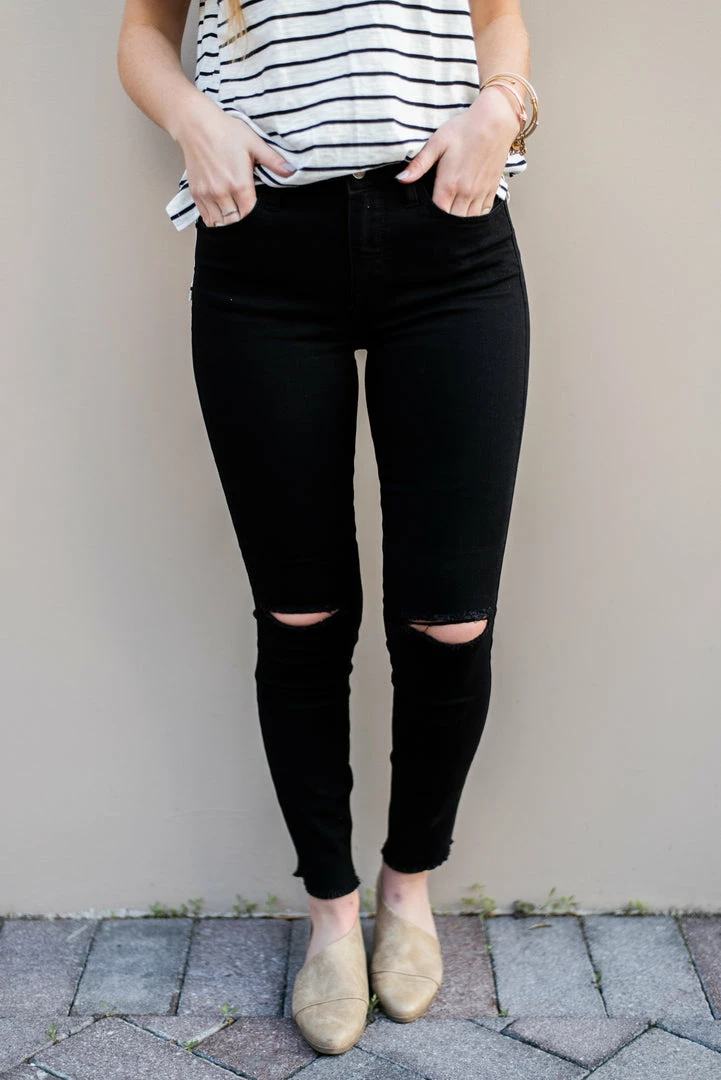 Eunina BOTTOMS THE SKINNY KNEE SLIT JEANS IN BLACK 11 Eunina BOTTOMS THE SKINNY KNEE SLIT JEANS IN BLACK